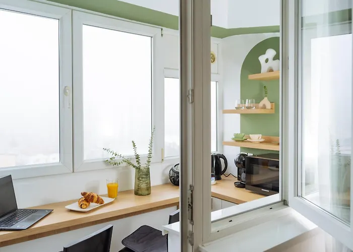 Lunaria Near National Arena&mega Mall Apartamento